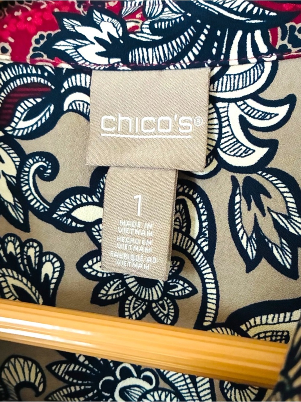 Chico's 1 Size MEDIUM Burgundy Beige Black Paisley Floral Tunic Blouse Top - Picture 5 of 9